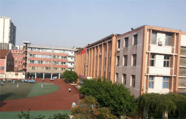 通錦中學(xué)的本科升學(xué)率是多少？