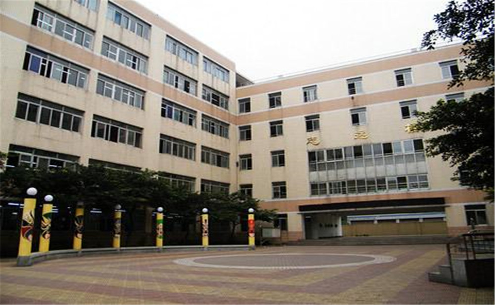 武侯高級中學(xué)的宿舍怎么樣？