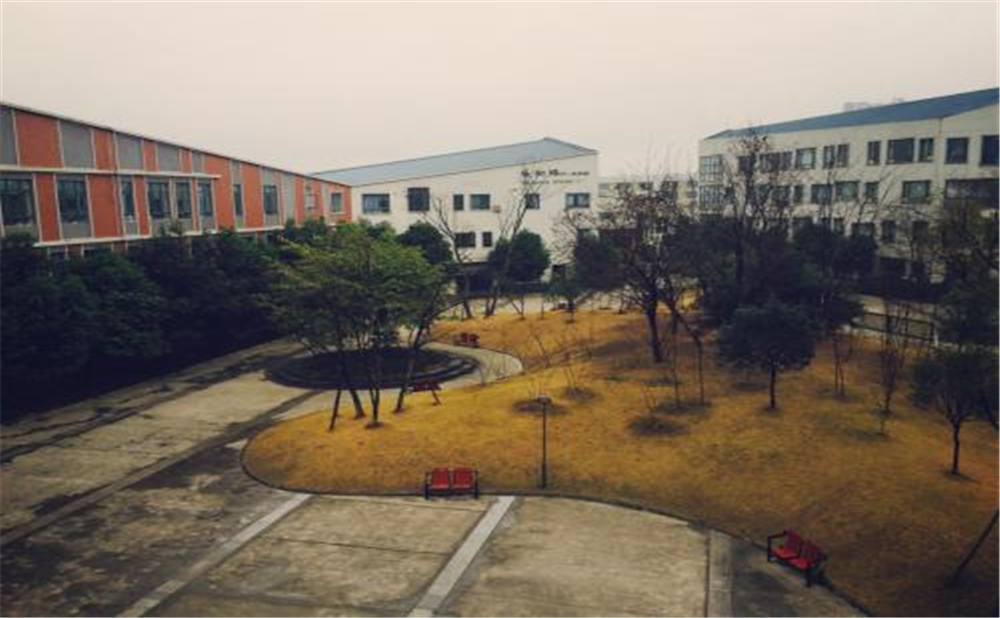 成都實(shí)驗(yàn)外國(guó)語(yǔ)學(xué)校（西區(qū)）的宿舍怎么樣？