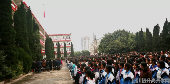 賈家中學(xué)高中一年的學(xué)費(fèi)是多少？"image.png"
