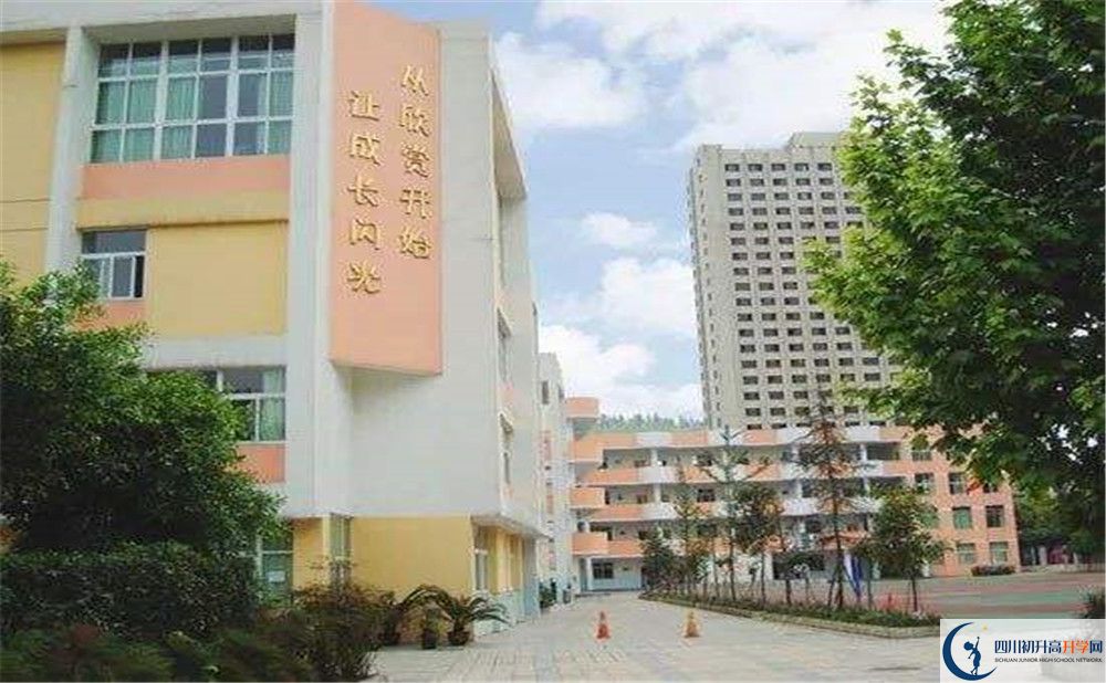 成都成飛中學(xué)高中本部的錄取分?jǐn)?shù)是多少？