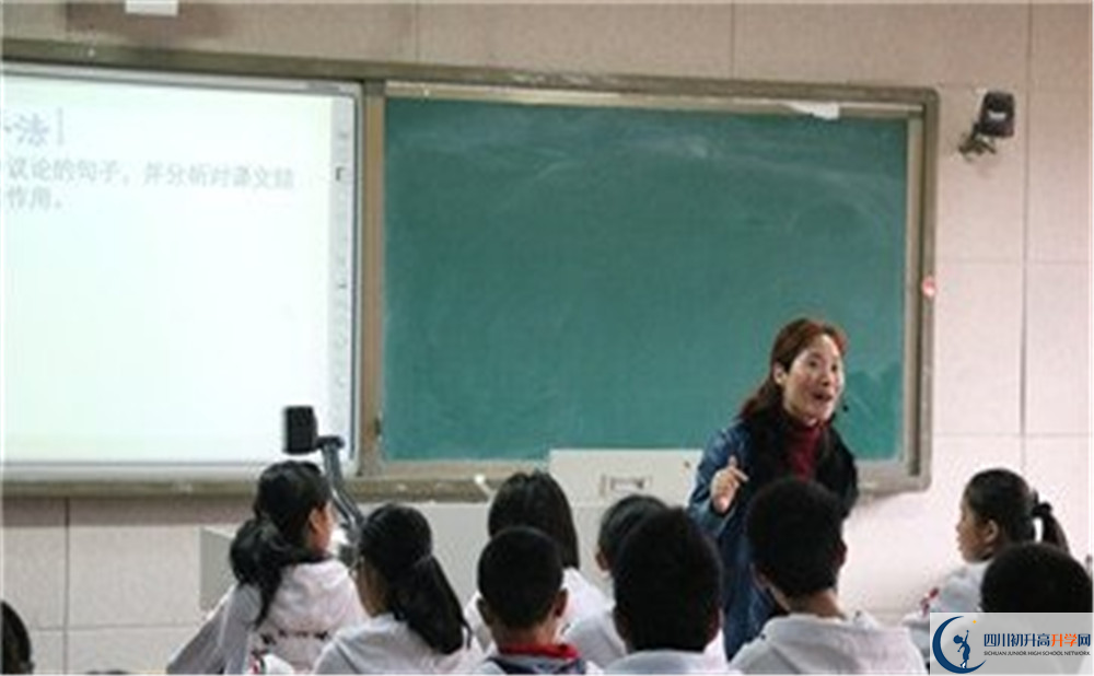 成都實(shí)驗(yàn)中學(xué)高中本部的錄取分?jǐn)?shù)是多少？