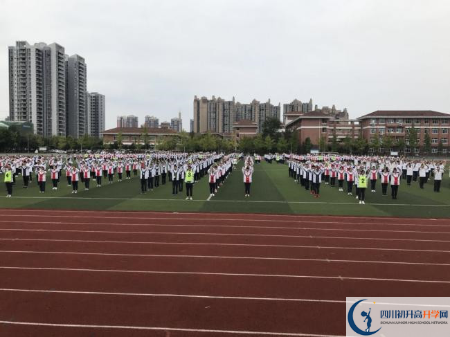 2020崇慶中學(xué)初升高的學(xué)費(fèi)是多少？