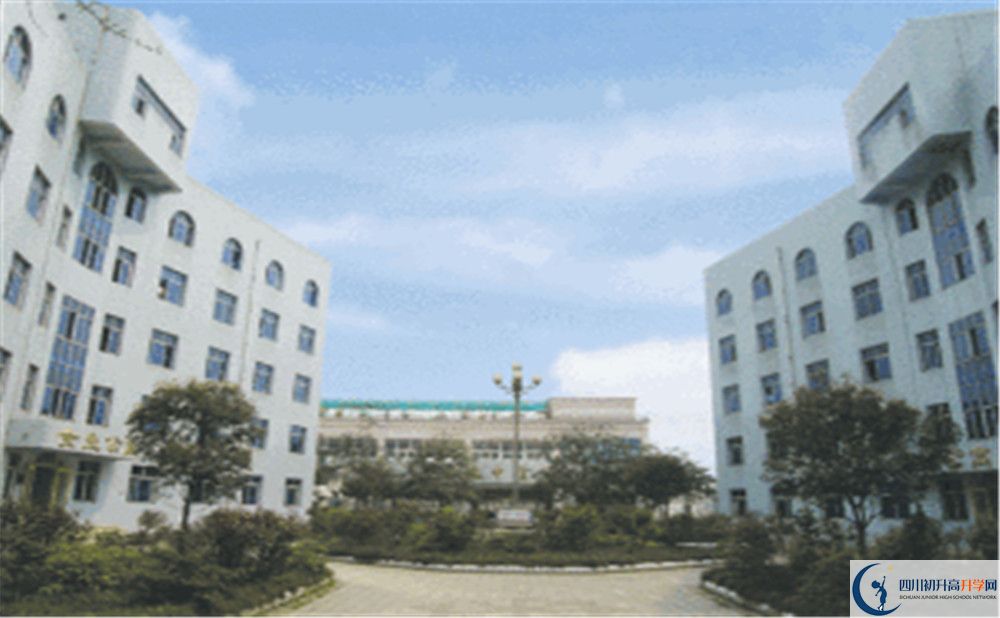2020彭州中學(xué)初升高的學(xué)費(fèi)是多少？