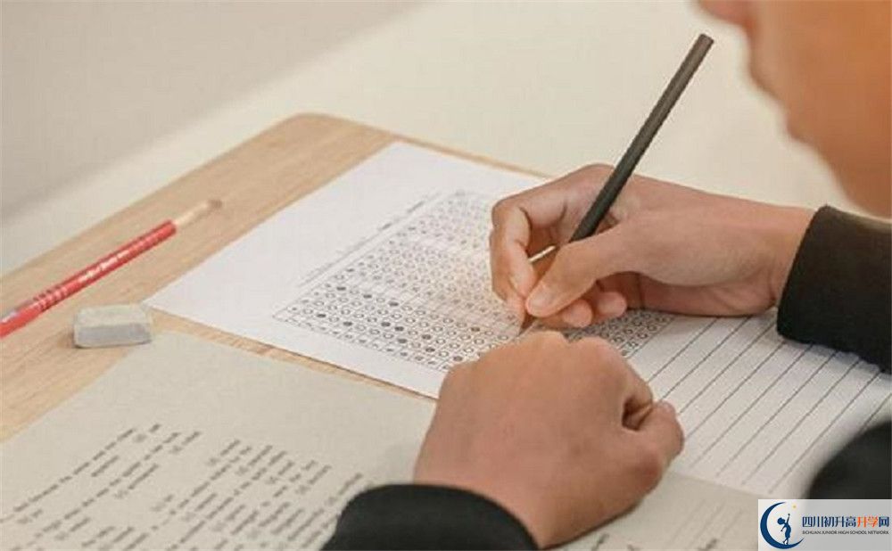 成都石室外國語學(xué)校是怎么樣的學(xué)校？