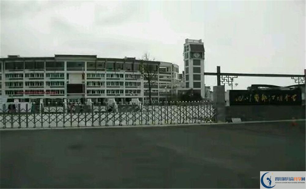 都江堰中學(xué)的2020分?jǐn)?shù)線是多少？