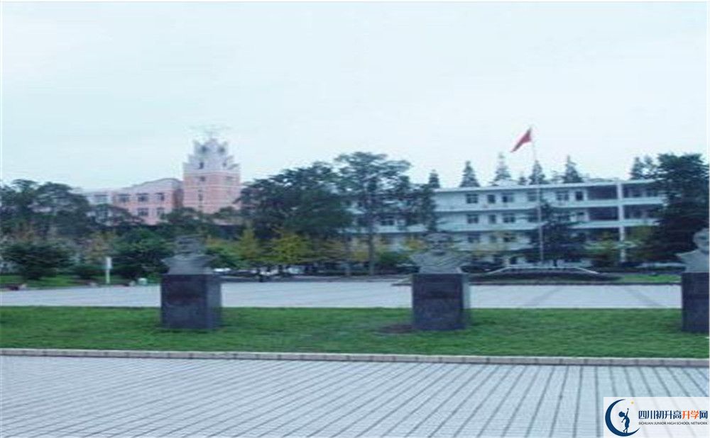 郫縣二中的學(xué)費(fèi)大概多少？