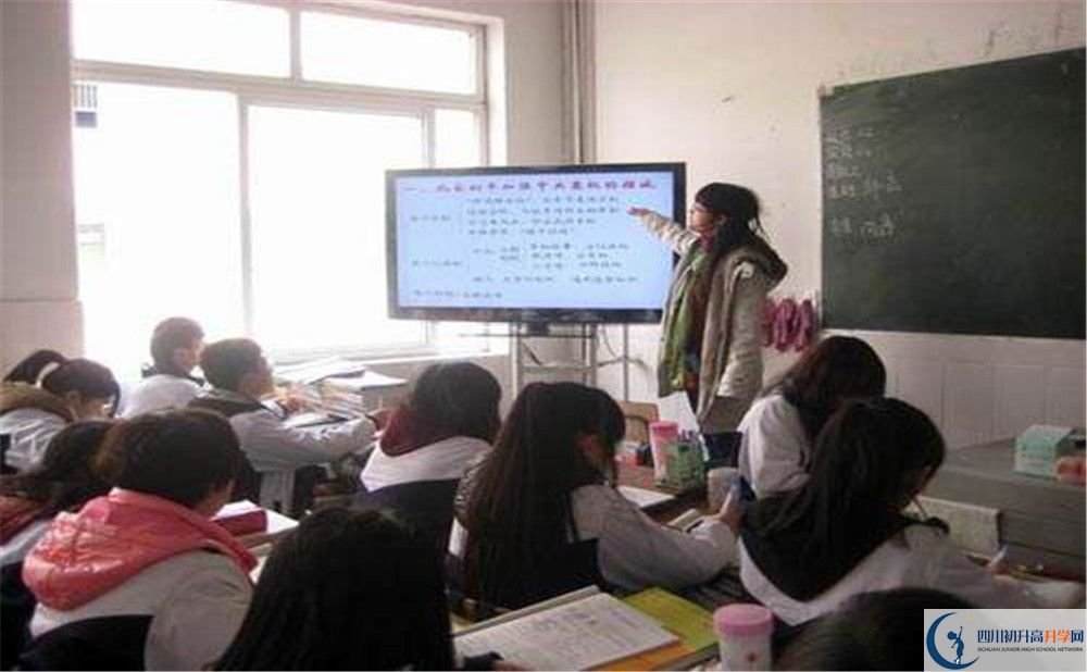 大邑縣實驗中學初升高的分數(shù)線是多少？
