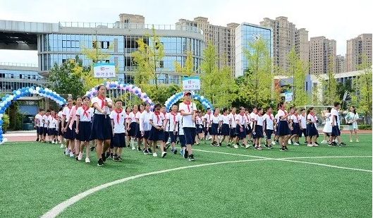 成都市泡桐樹中學(xué)的老師好不好？