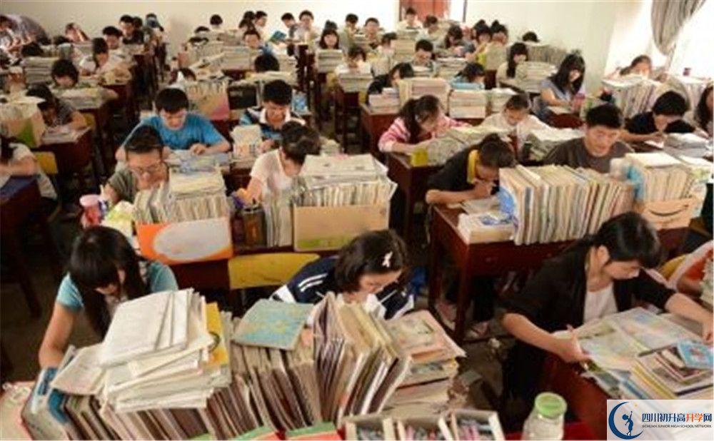 成都列五中學(xué)的招生分?jǐn)?shù)線是多少？