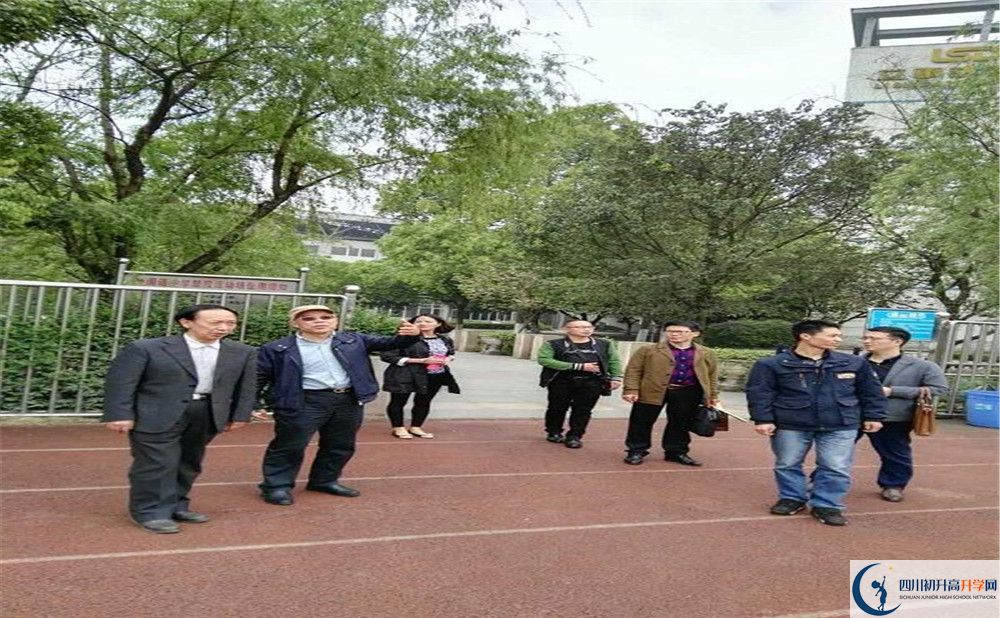 成都嘉祥外國語學(xué)校一年的學(xué)費(fèi)是多少？