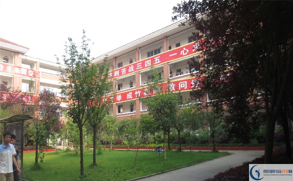 崇慶中學(xué)的老師好不好？