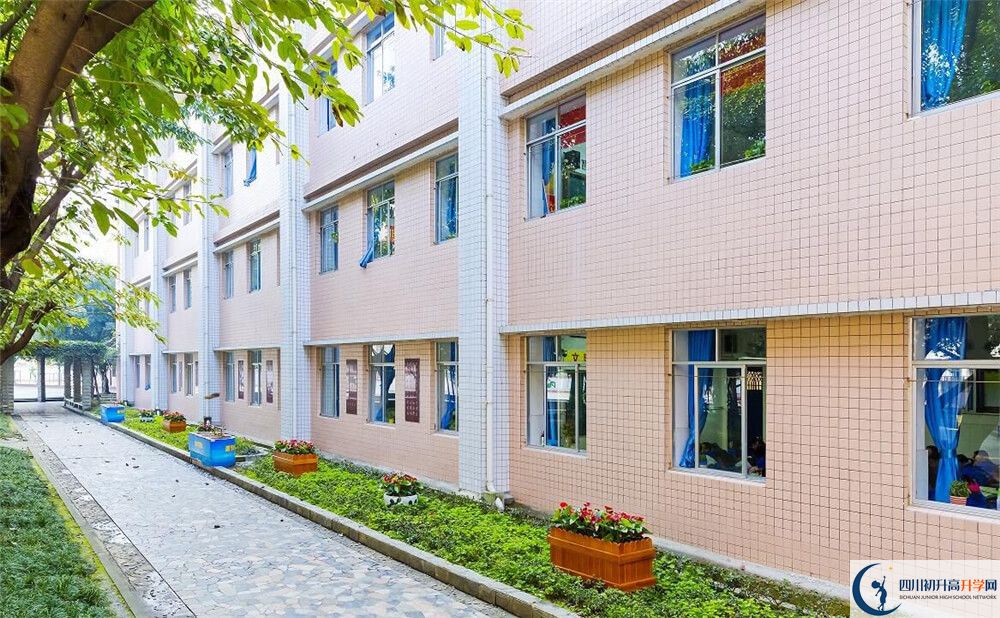 成都市第四十九中學(xué)的高中住宿好不好？