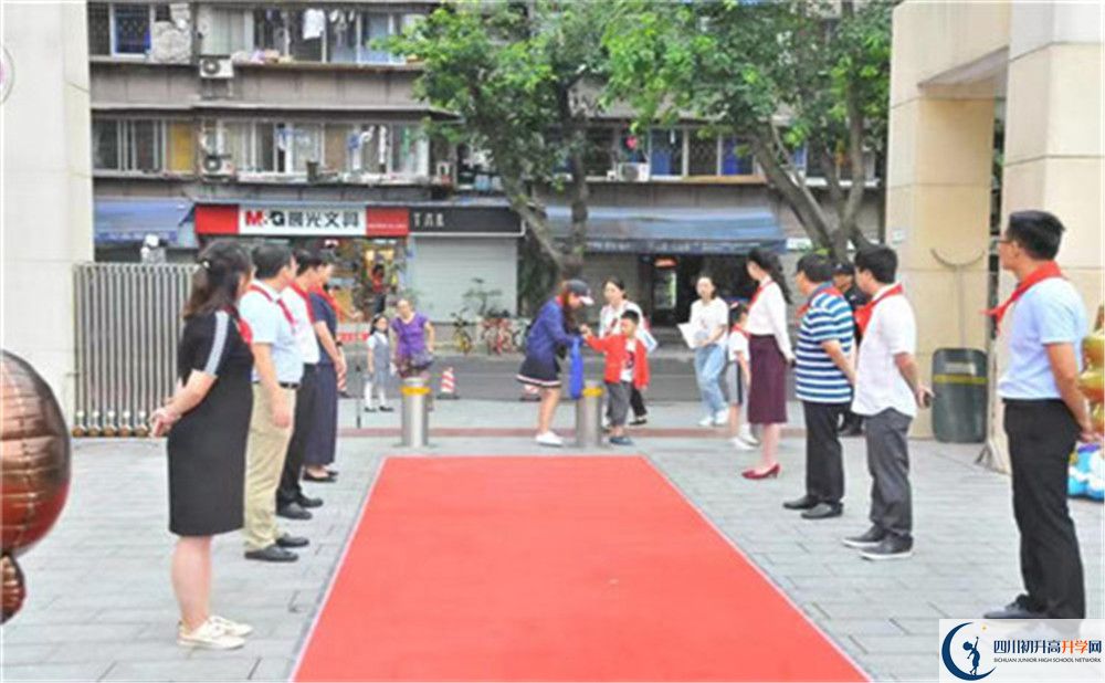成都市石室聯(lián)中蜀華分校的高中住宿好不好？