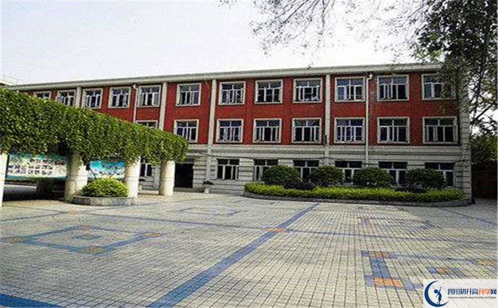 成都樹德中學(xué)一學(xué)期的學(xué)費(fèi)是多少？