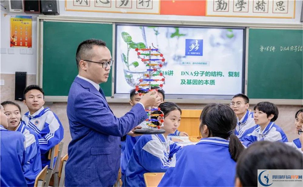 蒲江中學一年的學費是多少？