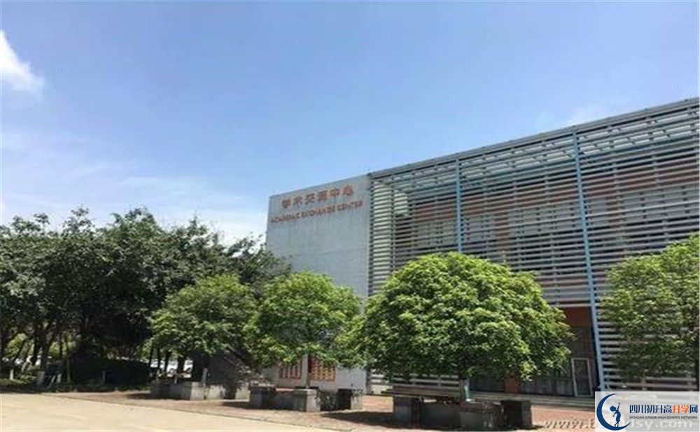 成都樹德中學光華校區(qū)一學期的學費是多少？