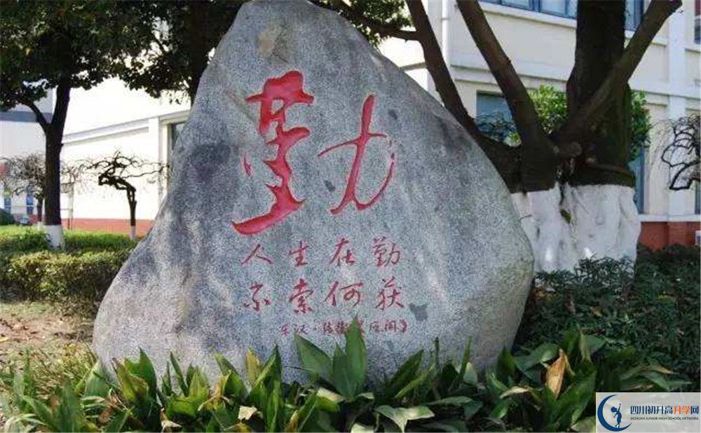 敖平中學(xué)一學(xué)期的學(xué)費(fèi)是多少？