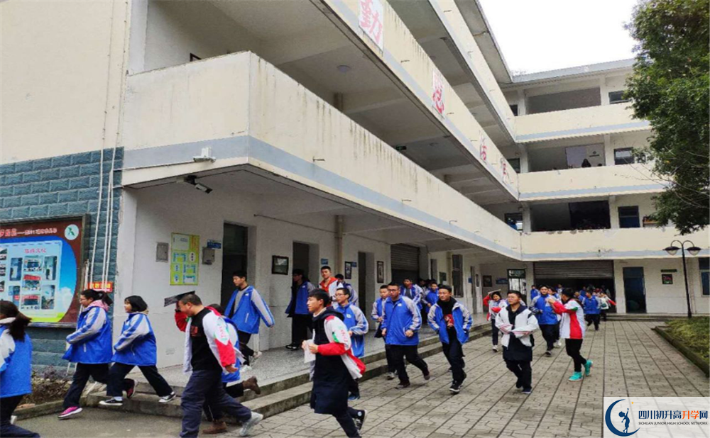 樹(shù)德懷遠(yuǎn)中學(xué)的高中住宿好不好？