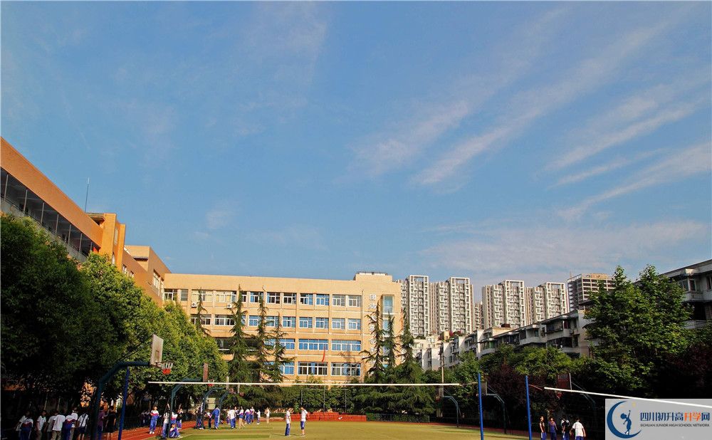 成都大學(xué)附屬中學(xué)的宿舍好不好？