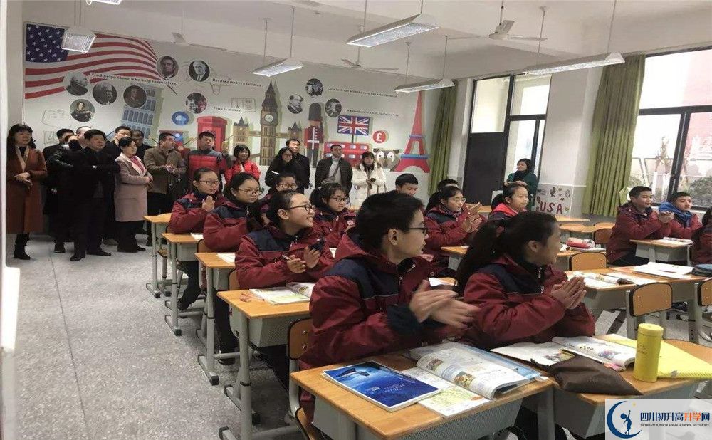 北京第二外國語學(xué)院成都附屬中學(xué)的學(xué)費一期是多少？