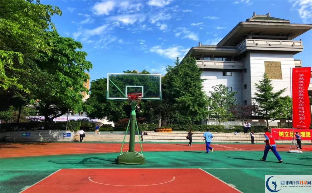 考成都石室中學(xué)的分?jǐn)?shù)線是多少？