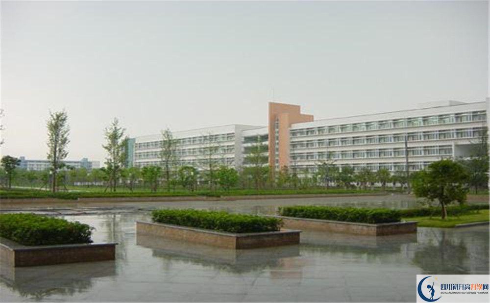 考西南交通大學(xué)附屬中學(xué)的分?jǐn)?shù)線是多少？