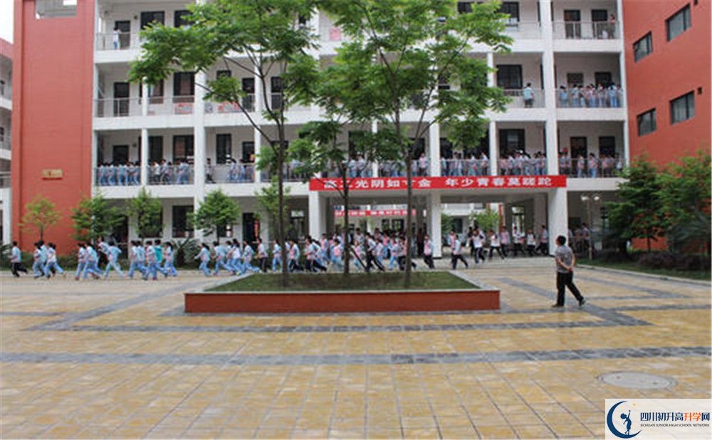 金堂中學(xué)的學(xué)費一期是多少？