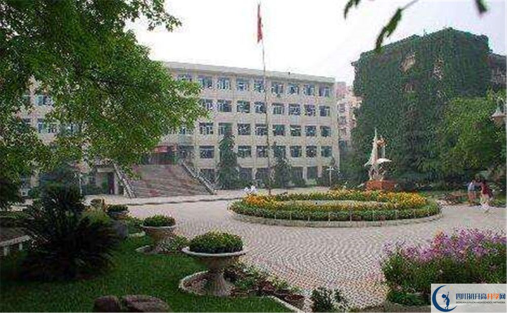 簡陽中學(xué)的學(xué)費(fèi)一期是多少？