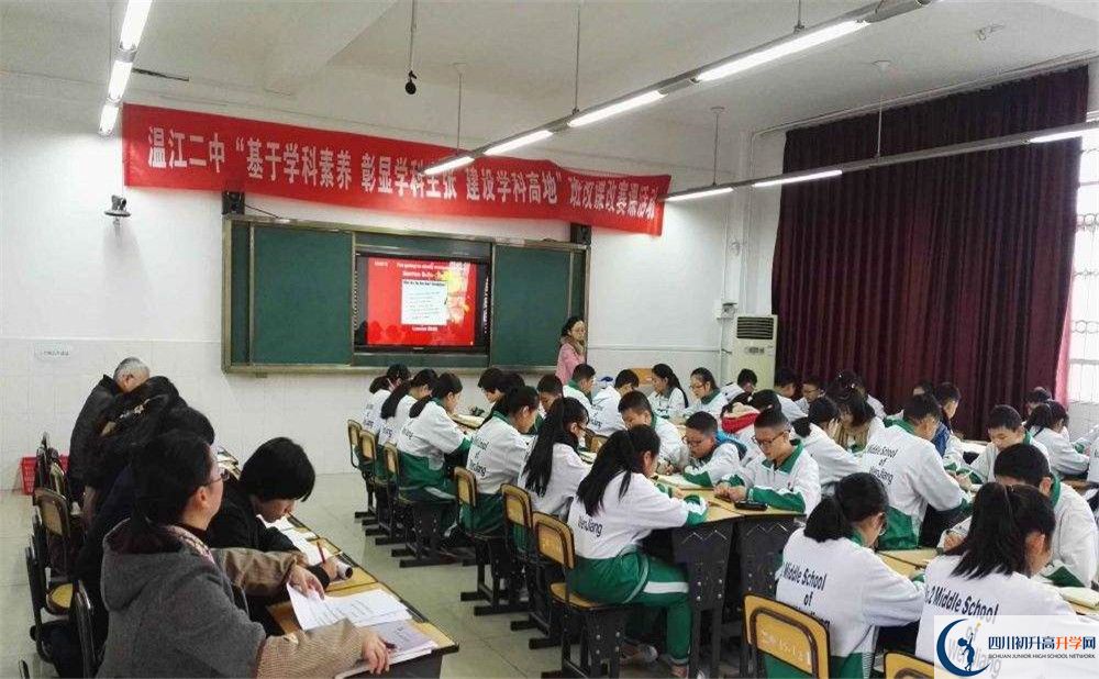 近幾年溫江二中高中錄取的分數(shù)線是多少？