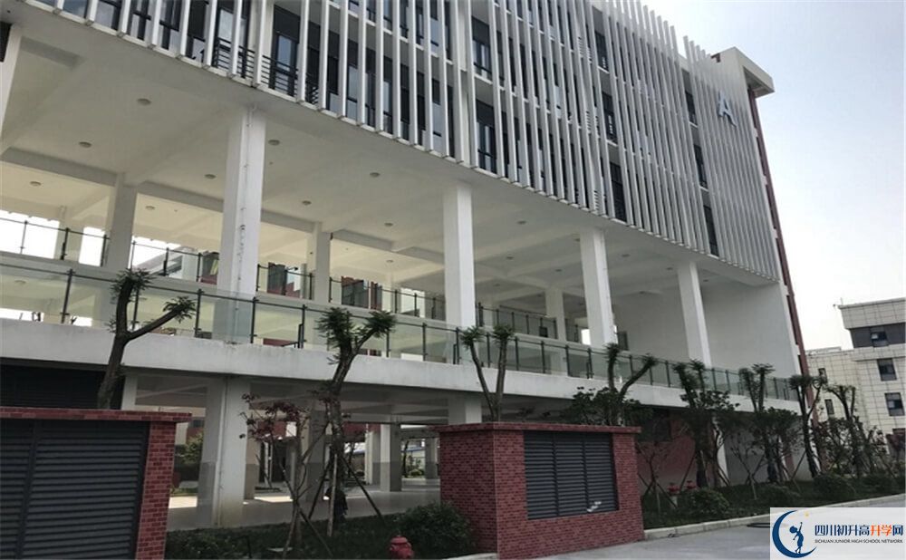 近幾年北京第二外國語學院成都附屬中學高中錄取的分數(shù)線