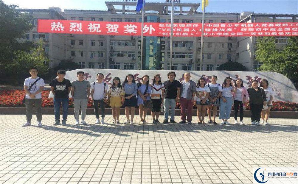 近幾年成都棠湖外國語學(xué)校高中錄取的分?jǐn)?shù)線是多少？