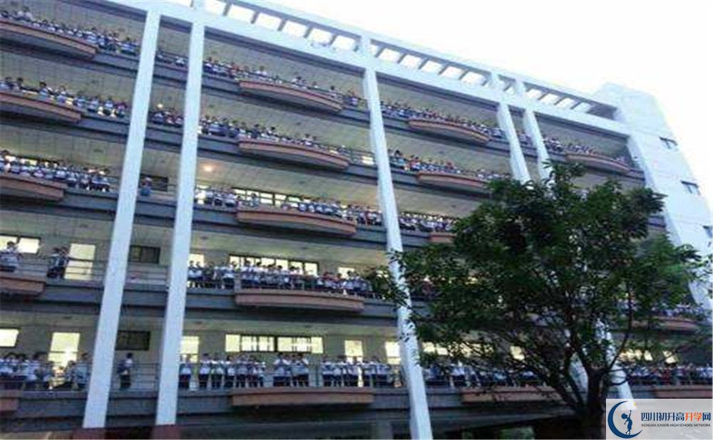 成都樹德中學住宿費用是多少錢？