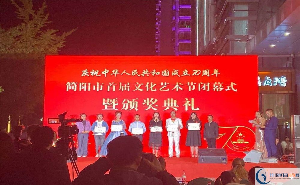 石橋中學(xué)高一多久放一次假？					
