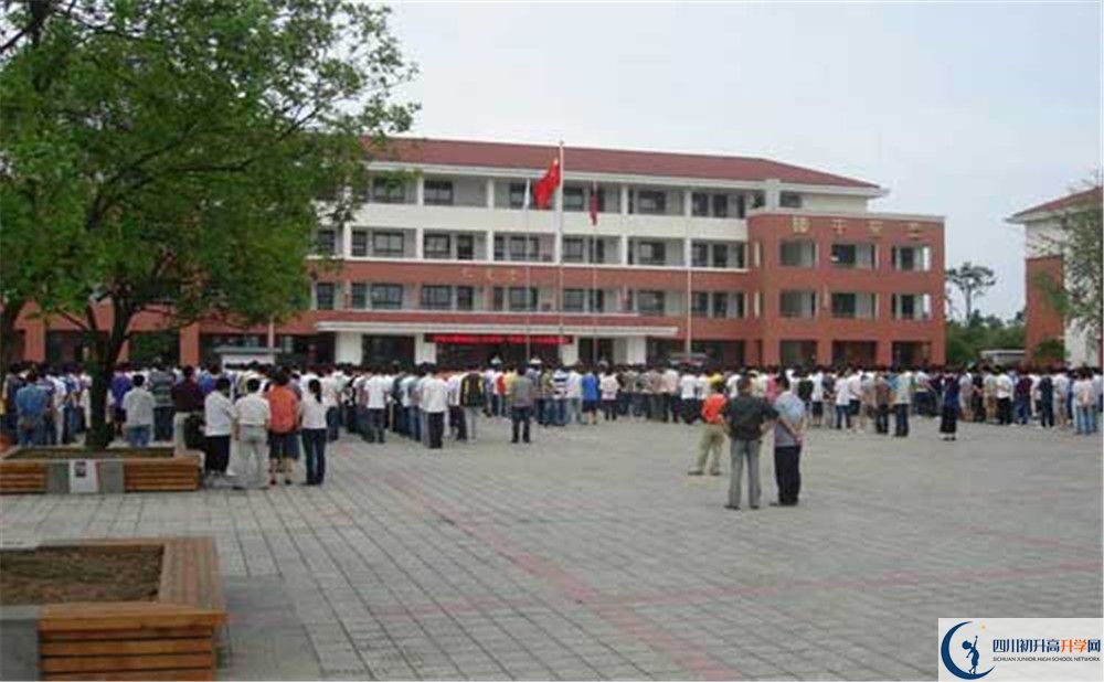 邛崍一中高一多久放一次假呢？