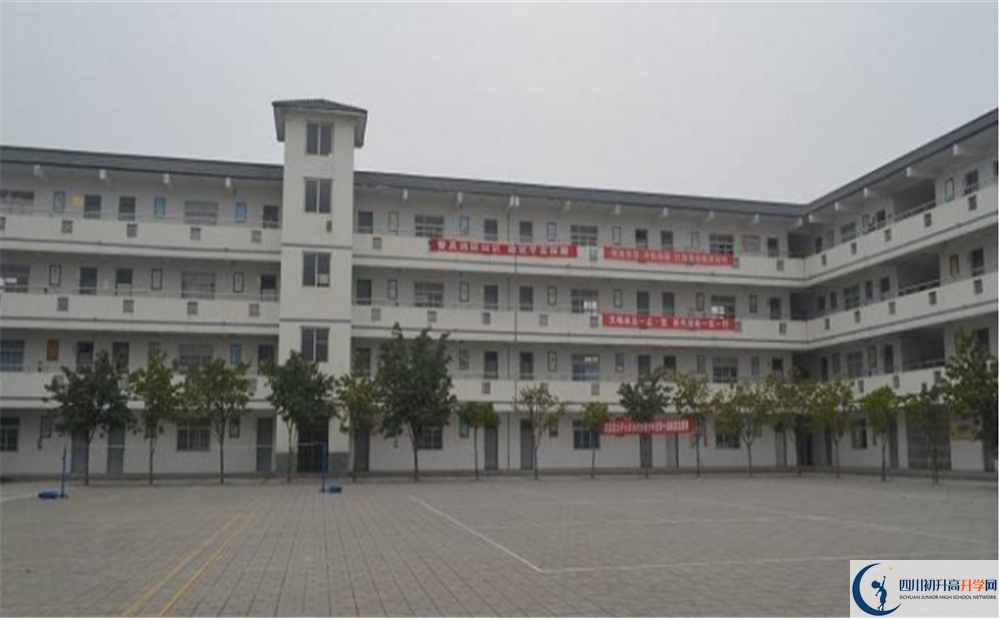成都市太平中學(xué)的高中住宿怎么樣？