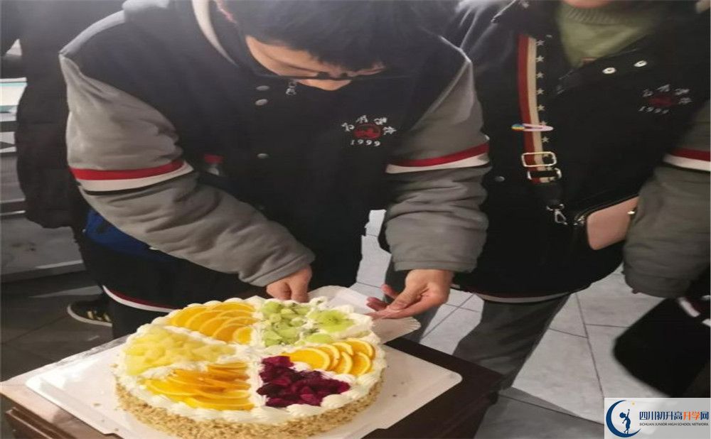 成都新津?yàn)槊鲗W(xué)校高中部地址在哪？