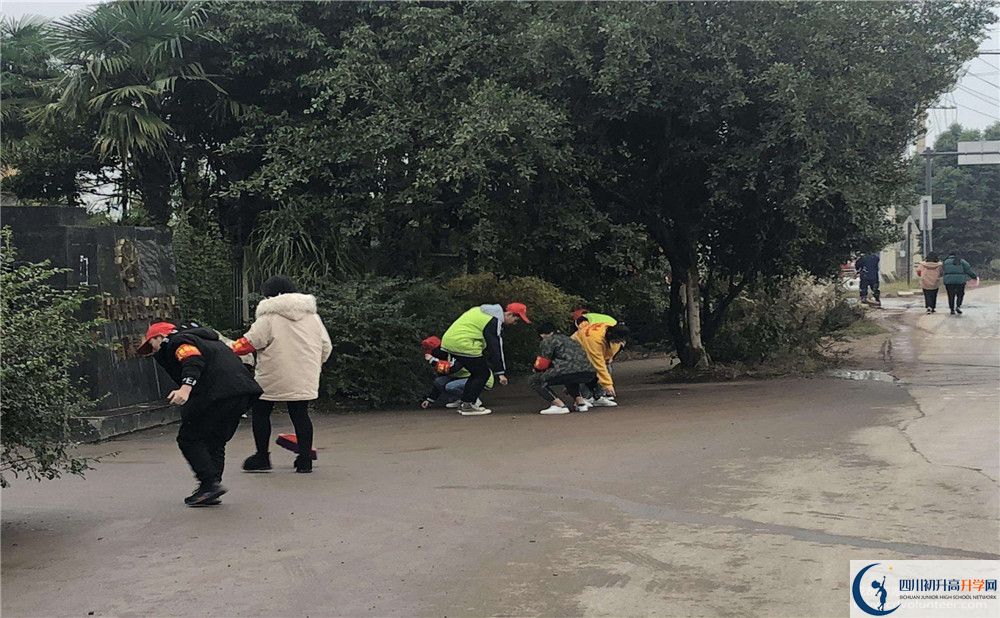 養(yǎng)馬中學(xué)位置在哪里？