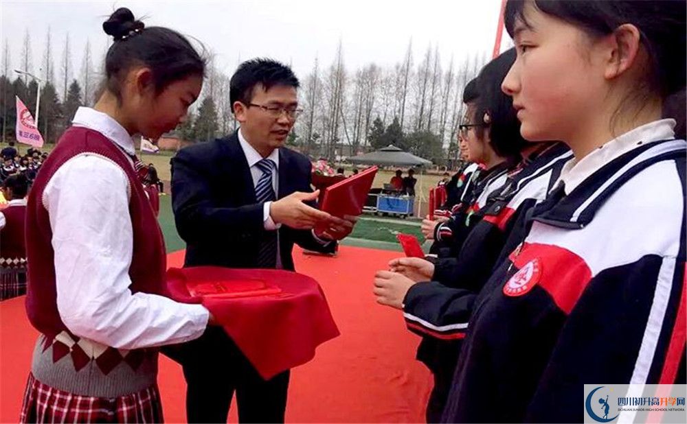 都江堰育才學校是重點中學嗎？