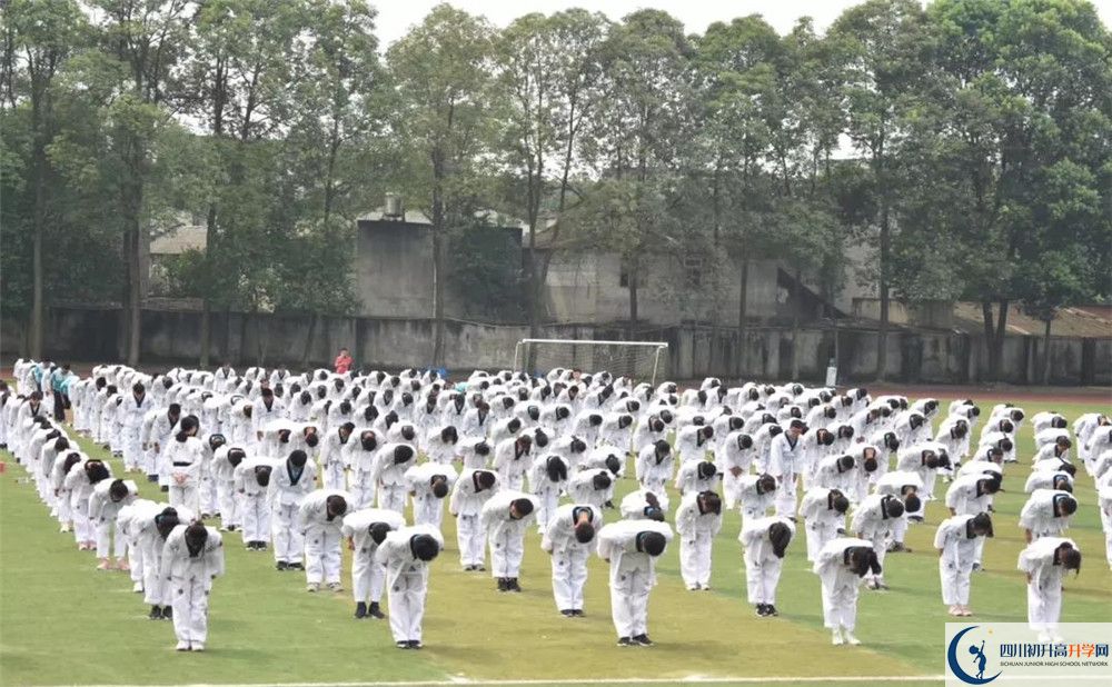 郫縣二中實驗班人數(shù)是多少？