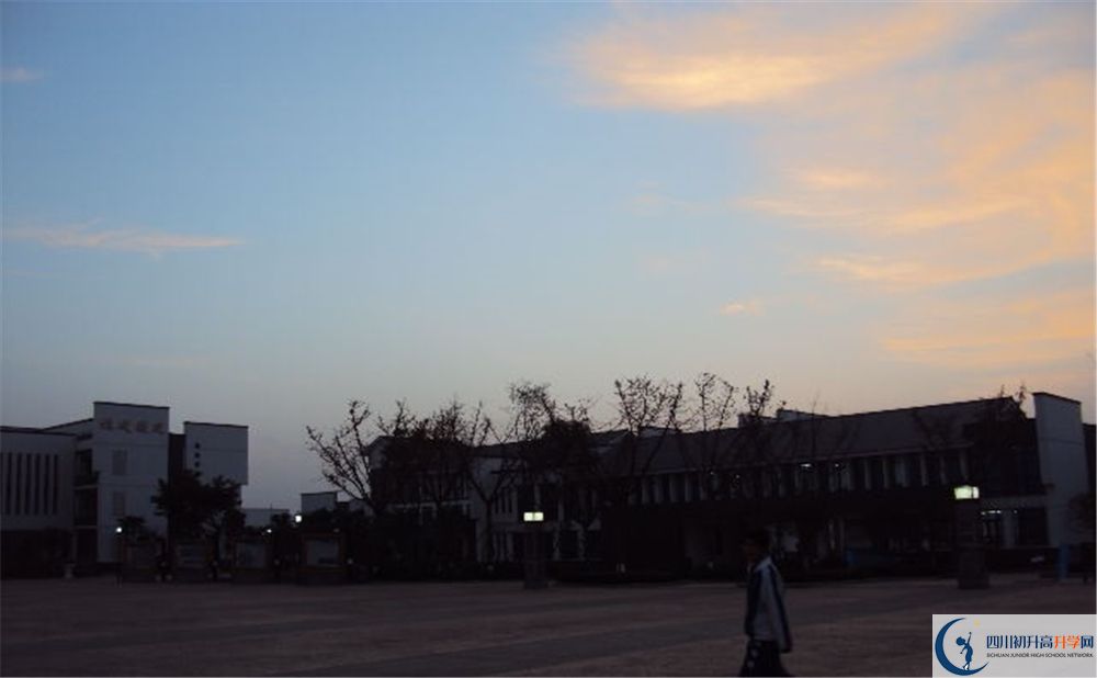石室白馬中學(xué)高中平行班怎么樣？