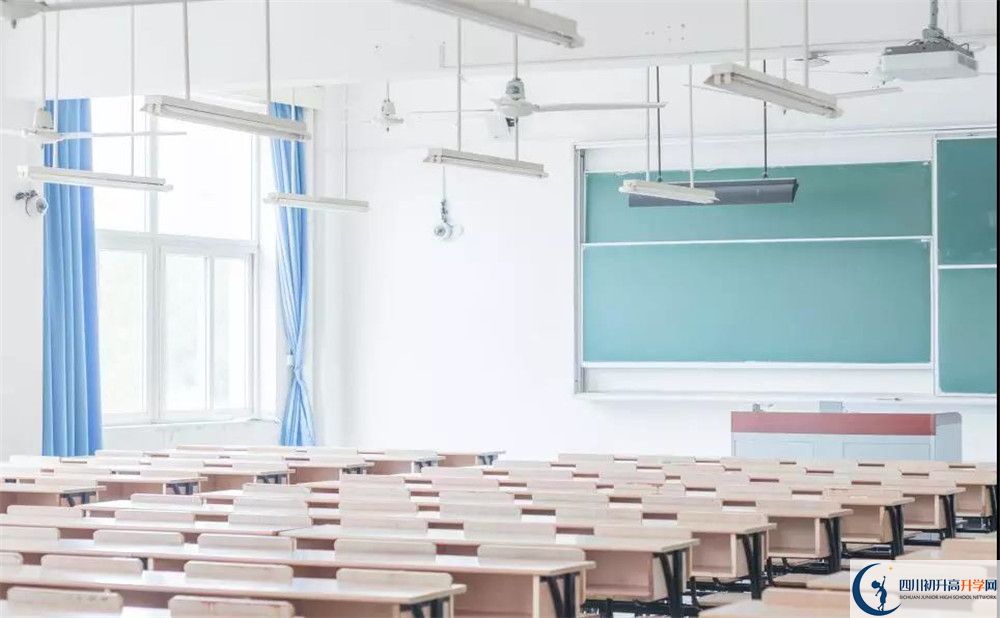 成都鐵路中學補課嗎？