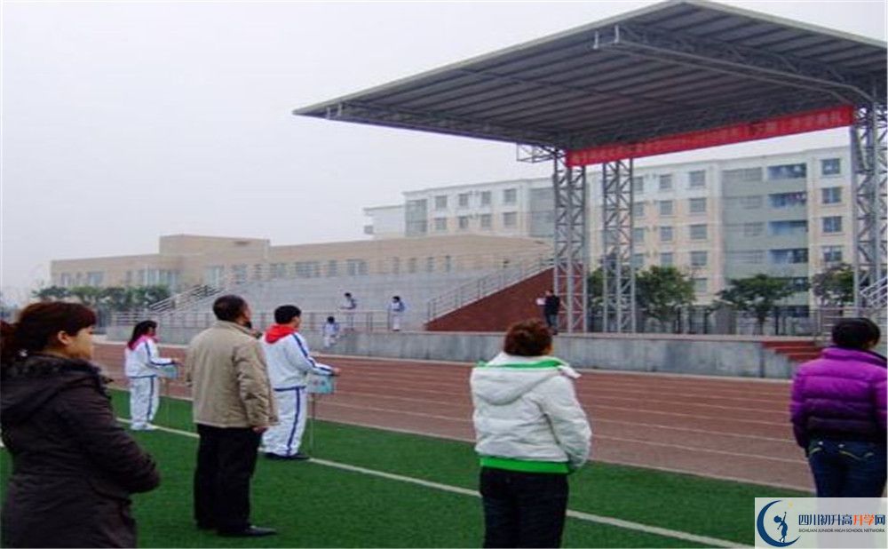 電子科技大學(xué)實(shí)驗(yàn)中學(xué)在校學(xué)生總?cè)藬?shù)是多少？