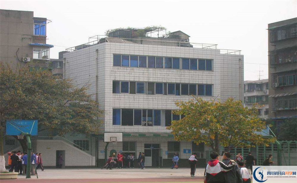 成都玉林中學(xué)在校學(xué)生總?cè)藬?shù)是多少？