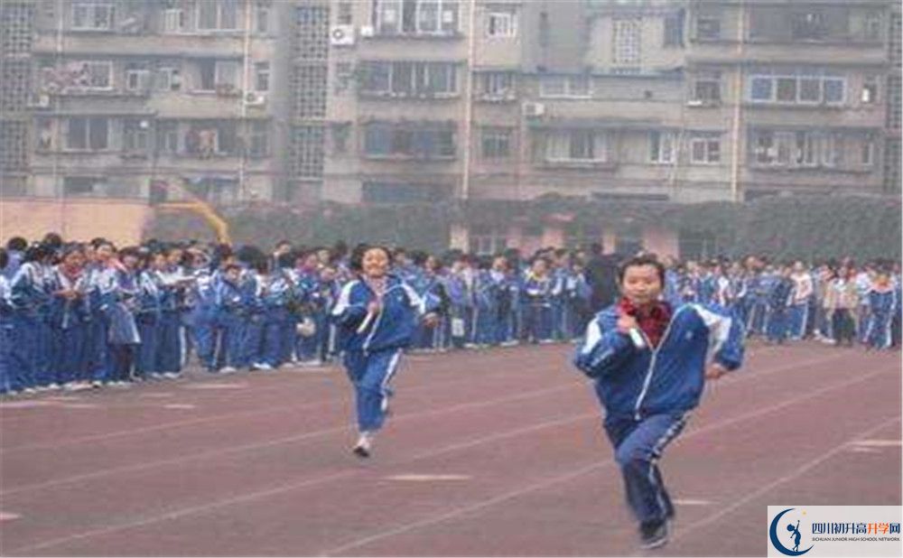 成都新世紀(jì)外國(guó)語學(xué)校在校學(xué)生總?cè)藬?shù)是多少？