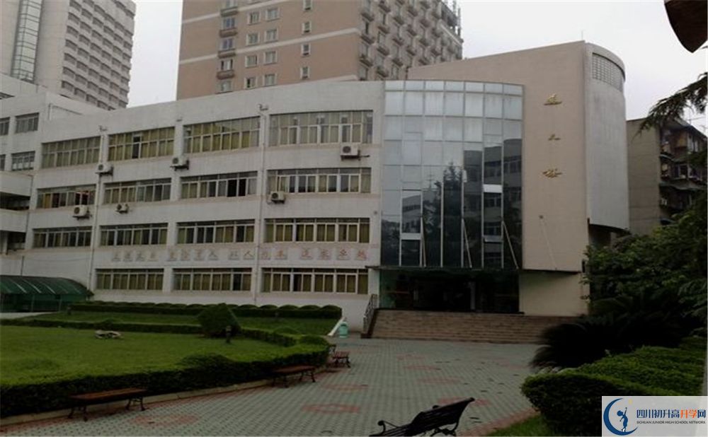 成都市鹽道街中學(xué)軍訓(xùn)多久？
