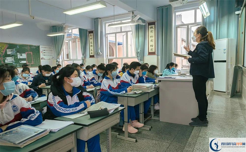 成都大學附屬中學初三課程資源在哪里看？