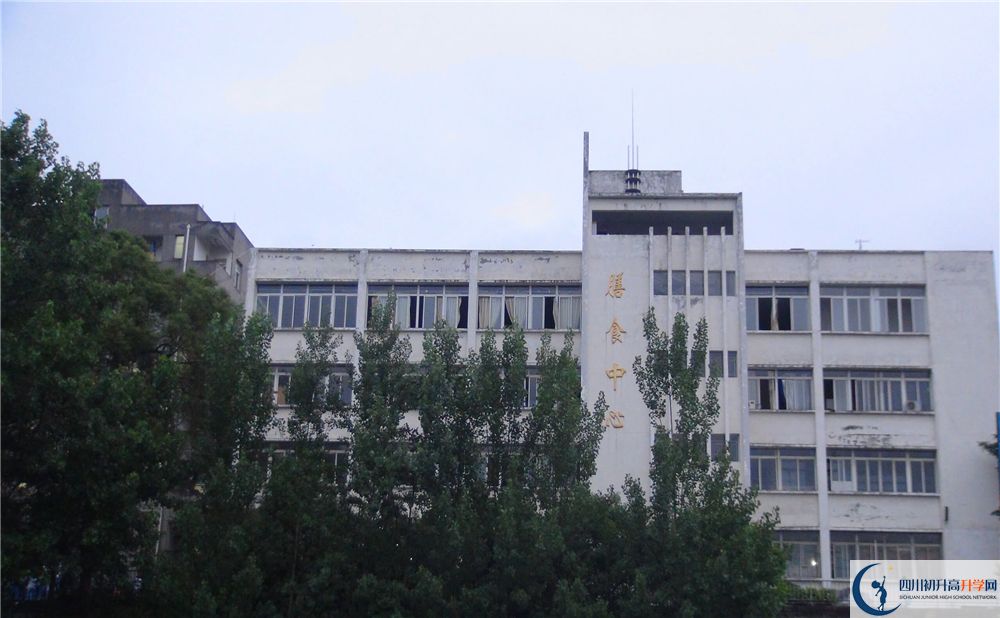 竹篙中學學費是多少錢？