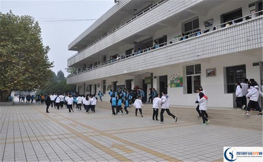 成都太平中學(xué)2020年分?jǐn)?shù)線是多少分？